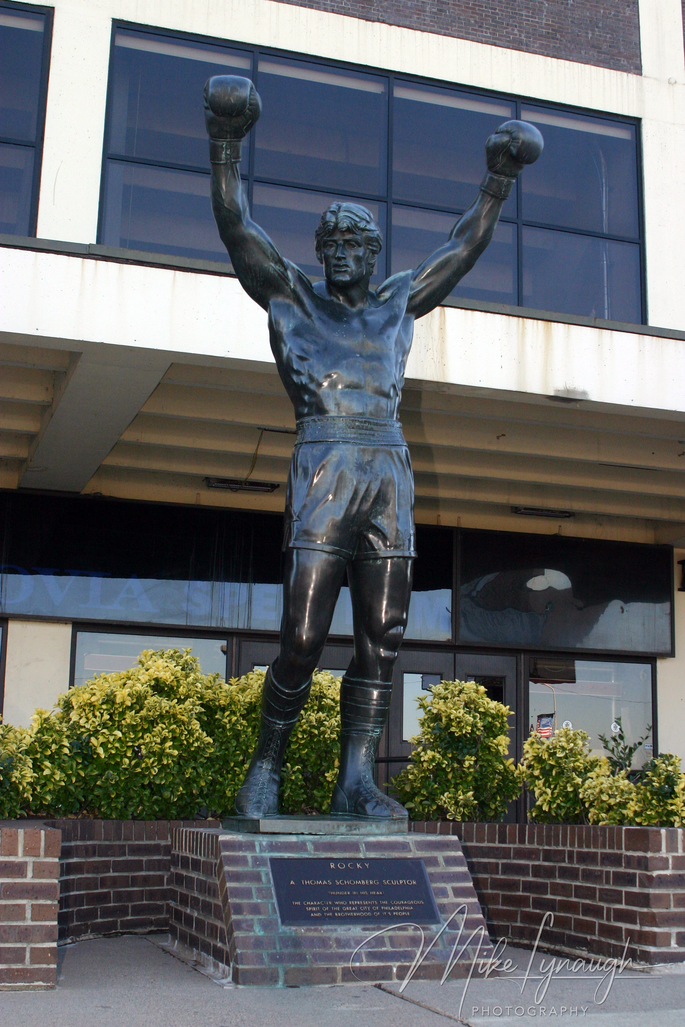 The Rocky statue photographed in front of the Philadelphia Spectrum arena in 2005.