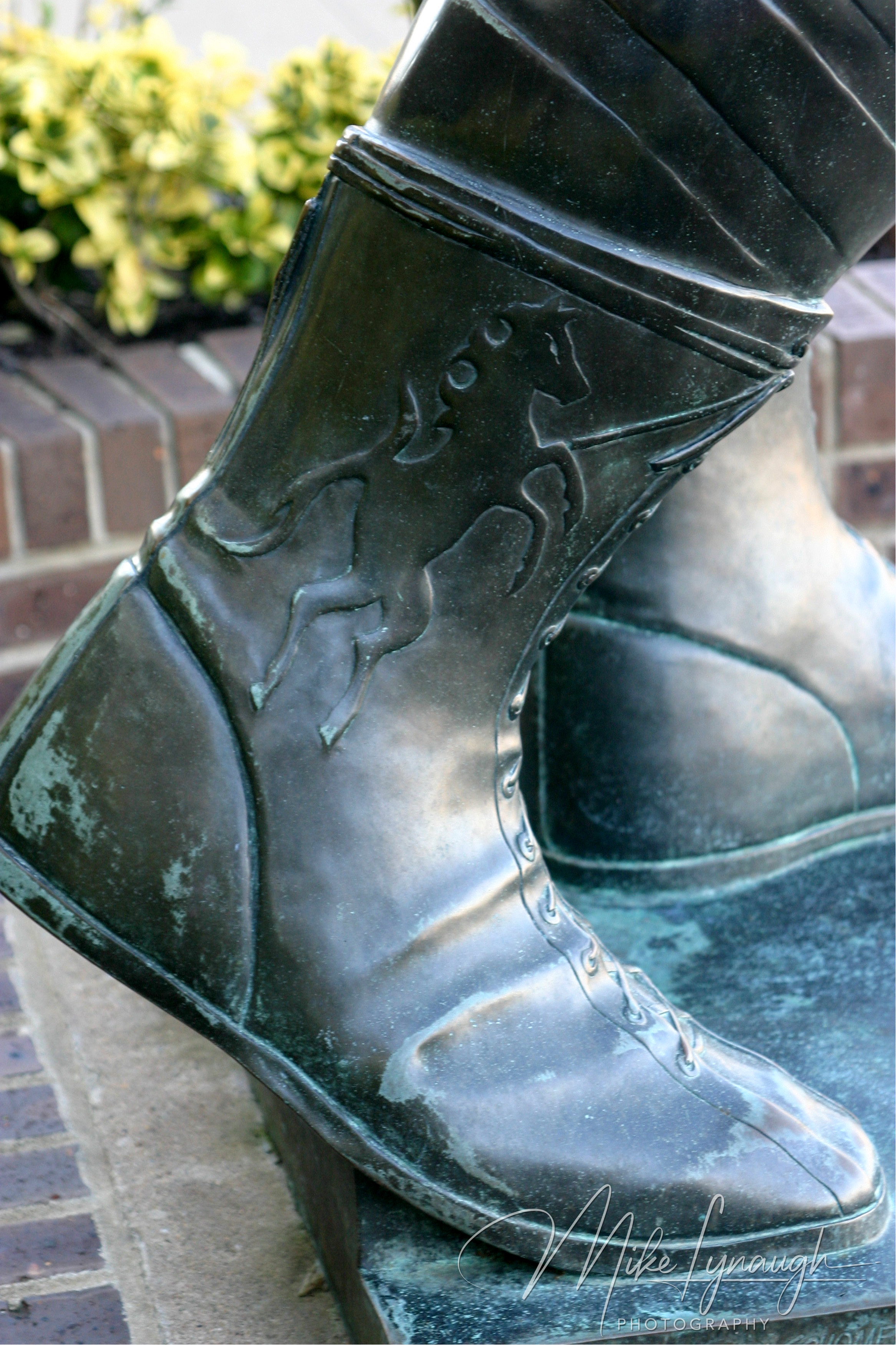 Detail photo of the Rocky statue photographed in front of the Philadelphia Spectrum arena in 2005.